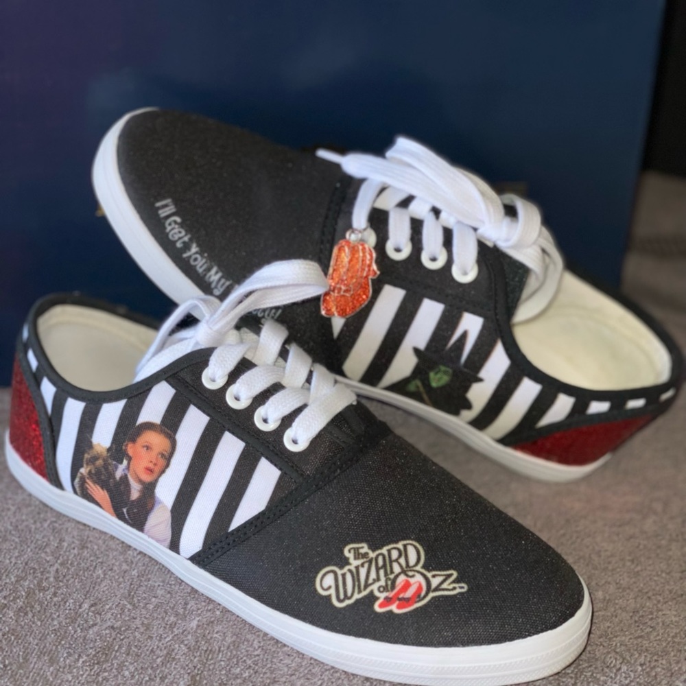 DOROTHY And The WICKED WITCH OF THE WEST"  - Sz 8